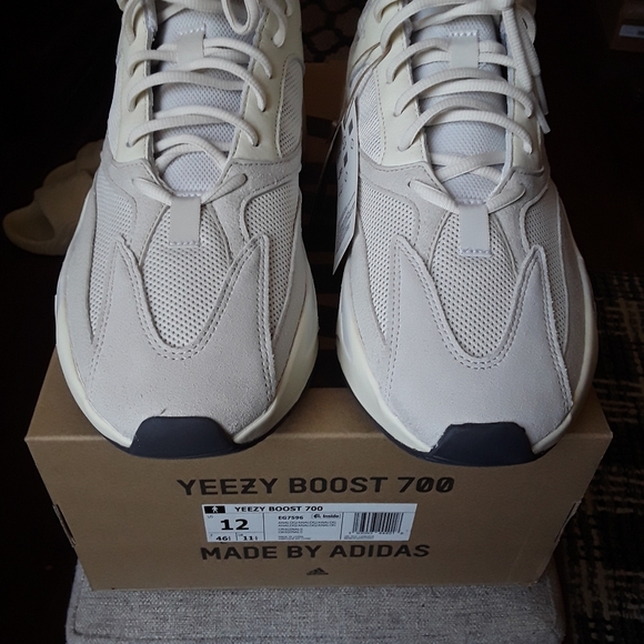 Yeezy 700 Analog - Picture 3 of 9
